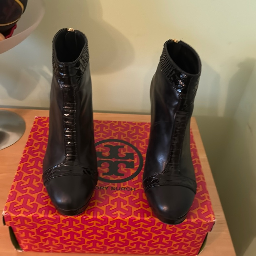 Tory Birch low boots